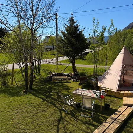 Lüks kamp alanı Cozy Tipi - The Lowfo House Lofoten *